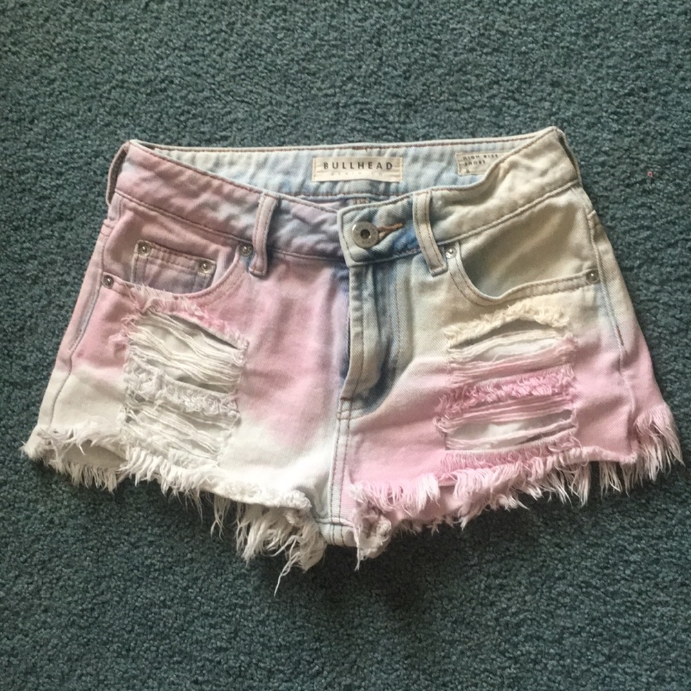 Bullhead tye dye high rise shorts.